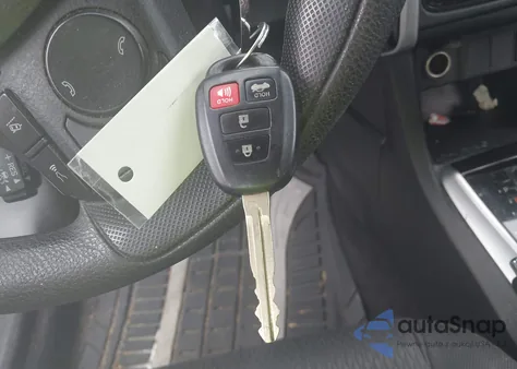 2018 Toyota Corolla Le z USA, uszkodzony, nr VIN 2T1BURHE8JC081435